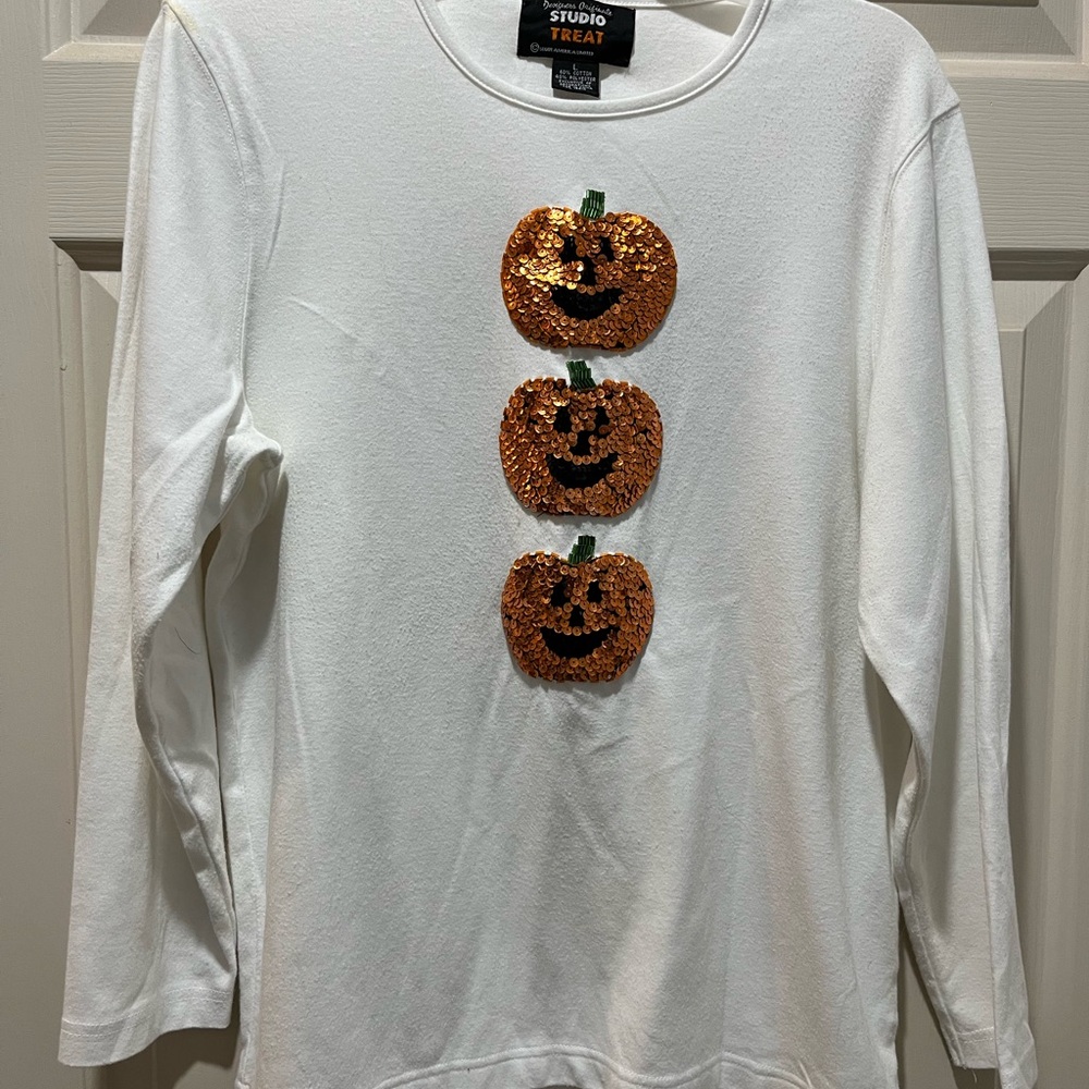 Studio Treat White Long Sleeve Sequin Pumpkin Top – Size Large 🎃✨